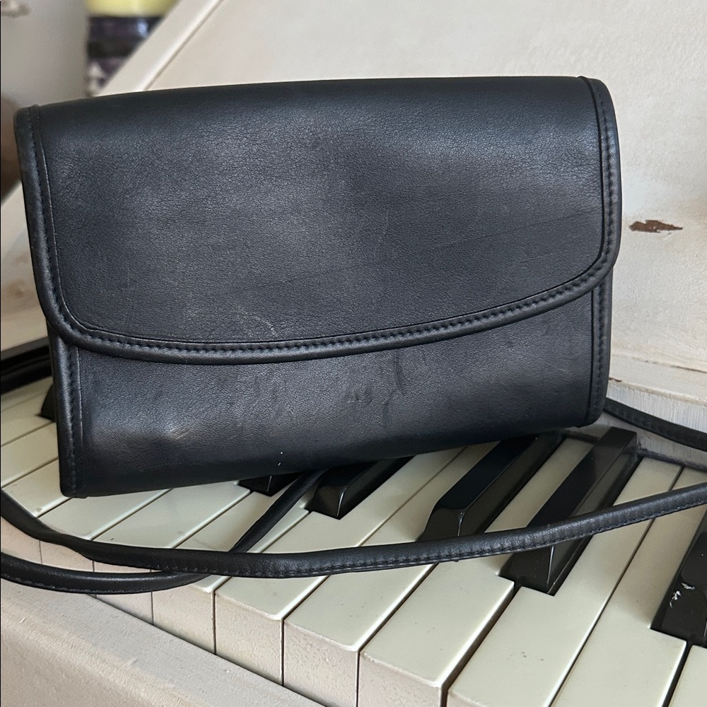 Vintage Coach Swing Wallet  Bag 1990s. NWT